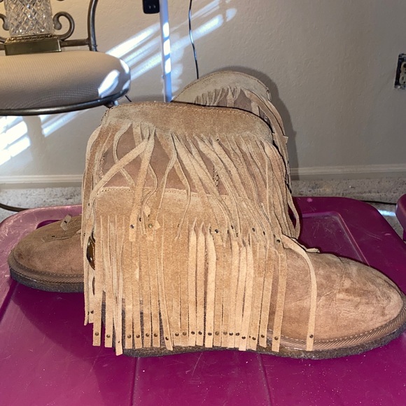 Kookaburra Sheepskin Fringe Suede Tan Boots - Picture 1 of 5